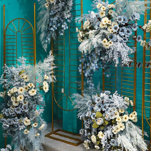 Dekorative Blumenkränze Blaue künstliche Blume Romantischer Sternenhimmel Serie Hochzeitshintergrund Dekoration Bühnenwand