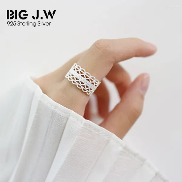Mit seitlichen Steinen BIG J.W Trendy 925 Sterling Silber Ringe für Frauen Hohles Spitzendesign Offene verstellbare Dekoration Modeschmuck
