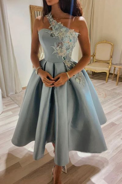 Kurze Abendkleider aus Satin mit einer Schulter, Blumenapplikationen, Abendparty-Kleider, Teelänge, Abschluss-Cocktail-Abschlussballkleid der 8. Klasse, Sweet 16