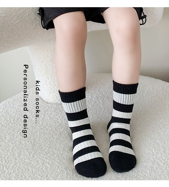 Designer Design Wave Point Baby Hohe Qualität Neue Jungen Mädchen Mode Große Kinder Atmungsaktive Baumwolle Socken Jugend Schwarz Und Weiß Gestreifte Kinder Mid-tube Socken