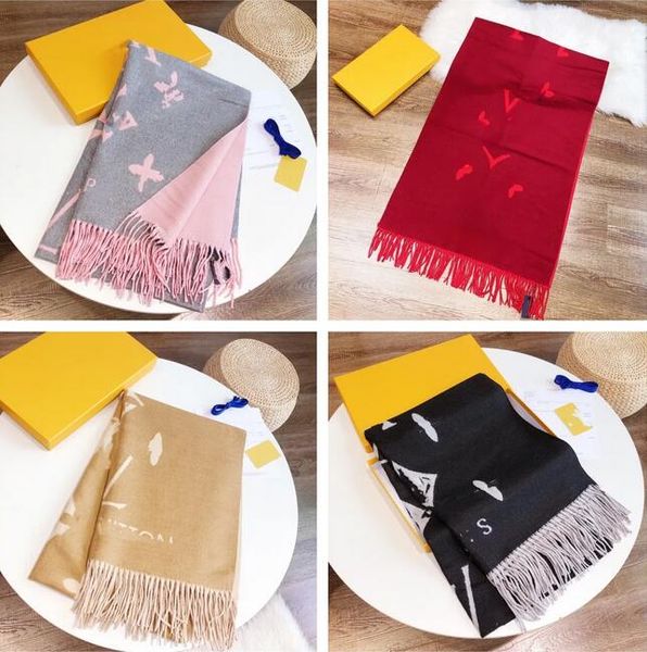 La nuova sciarpa calda in cashmere stampato a forma di V alla moda del designer, accessori per scialli autunnali e invernali, disponibili per la selezione di regali di Natale in una varietà di colori