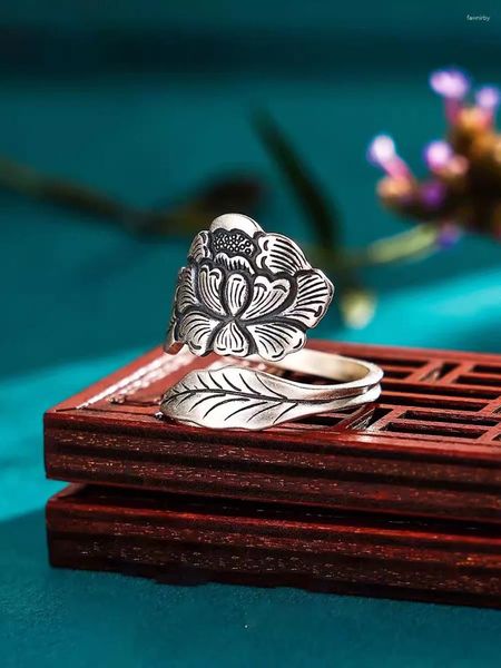 Cluster-Ringe, Buddha-Stein, silberfarben, handgeschnitzt, traditioneller chinesischer Stil, alte Pfingstrosen-Blumenöffnung, verstellbarer Sterling-Ring