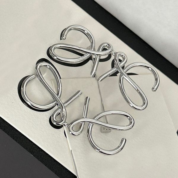 Mode-Blumen-Designer-Brosche, Designer-Schmuck, 18 Karat vergoldetes Silber, Kupfer, Kleidungsnadel, Marken-Buchstabenbrosche, Kristallperle, Hochzeitsgeschenk