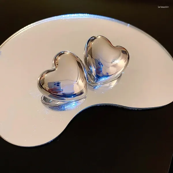 Orecchini a bottone Moda Metallo lucido Grande cuore per accessori donna Colore argento Orecchini amore Gioielli da donna 2023