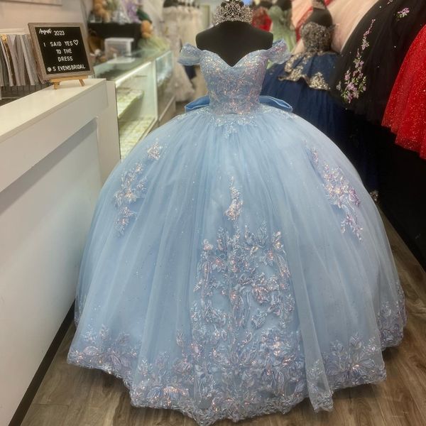 Abito Quinceanera lucido blu cielo con scollo a cuore di lusso con abito da festa senza schienale Principessa applicazioni in pizzo con spalle scoperte per 16 anni