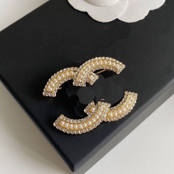 18 Karat Goldbroschen Damenschmuck Diamantbrosche Luxusmarkenlogo Romantisches Paar Vielseitige Broschen Hochzeit Zubehör Schmuck mit Geschenkbox