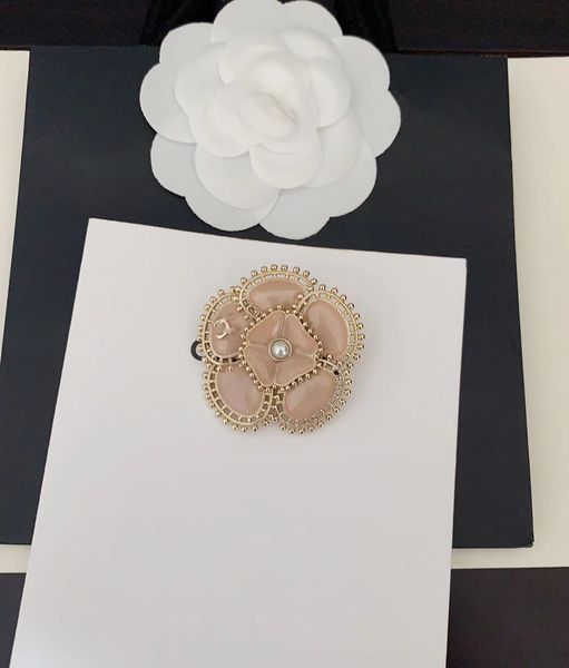 Luxus Rose Blume Designer Pins Broschen Damen Mädchen schöner Charme Bling Perlenbuchstaben elegante süße Blumen schwarz rosa Pin Brosche Schmuck Geschenk Zubehör