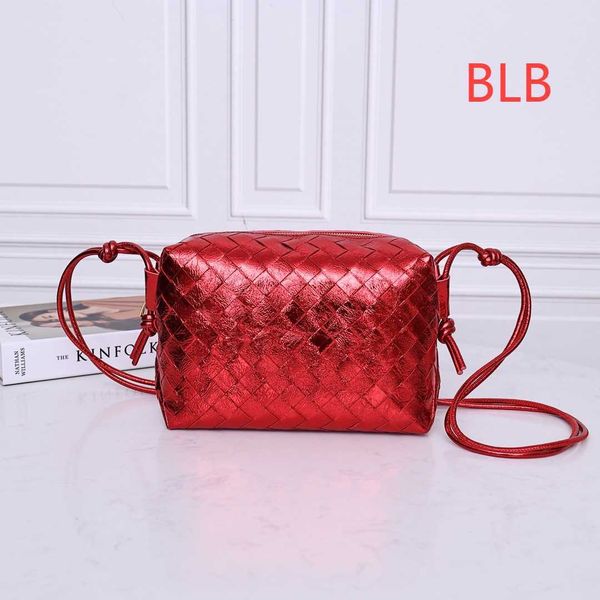 7A Designer Mulheres Bvs Flash Vermelho 22 * 15 * 8cm Nova Moda Couro Genuíno Pele de Carneiro Malha Feminina Casual Um Ombro Crossbody Bolsa Maquiagem Pequena Bolsa X