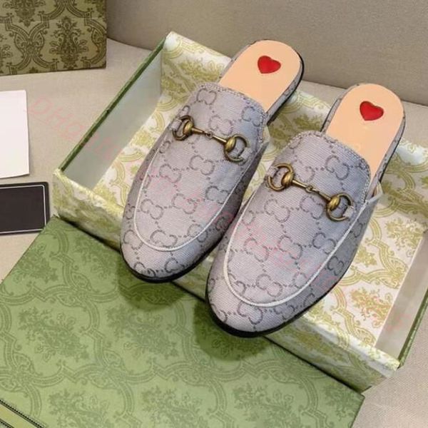 Mocassini in pelle di design di lusso Sandali Donna Uomo Pelle Estate Pantofole da esterno Ciabatte Pantofole in pelliccia Appartamenti Moda Catena in metallo Scarpe casual da donna con scatola