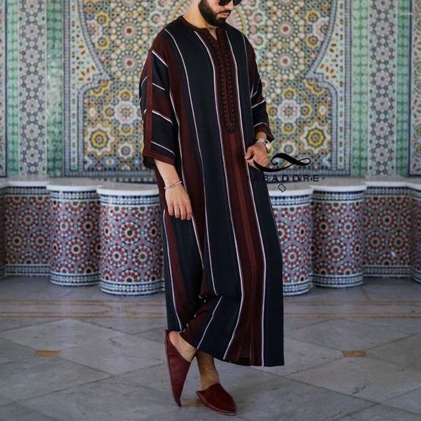 Roupas étnicas Abaya Homens Islam Paquistão Muçulmano Robe Arábia Saudita Djellaba Homem Árabe Kaftan Linho Preto Listrado Algodão Três Quartos Manga