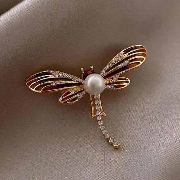 Spilla a forma di libellula con strass carini Accessori per feste da donna Spille con corpetto di perle di insetti Accessori di abbigliamento