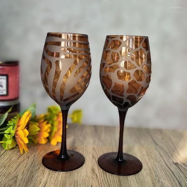 Bicchieri da vino Calice medievale in vetro smerigliato rosso Colore primario Calice creativo Uso domestico Bar