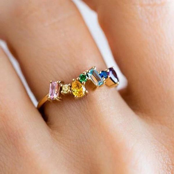 Fedi nuziali CAOSHI Anello da dito con zirconi colorati Accessori da donna in stile moderno per la cerimonia di fidanzamento. Fascia femminile