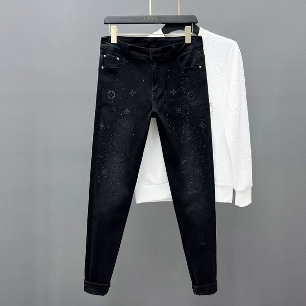 Jeans da uomo firmati Hot Diamond Print Rete con foro rotto Rosso Piedi slim fit Marchio di moda coreano Blu Nove punti Autunno Nuovo M2MI