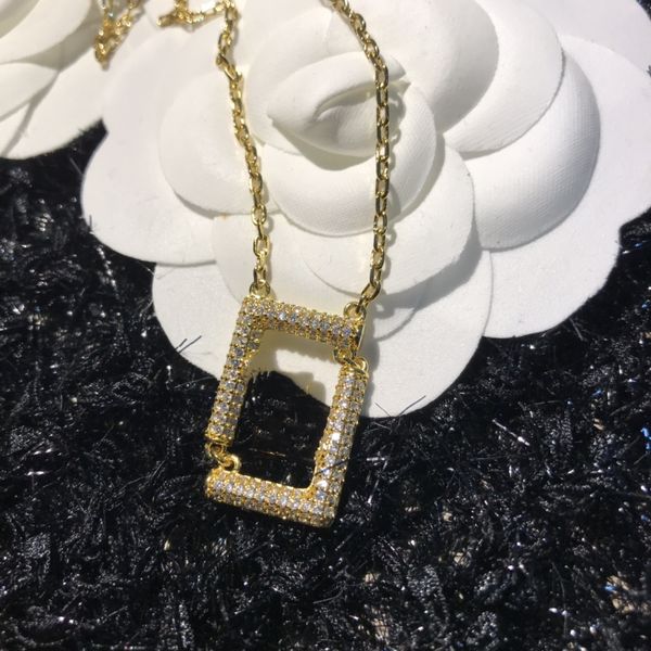 Роскошная дизайн алфавитного ожерелья 18 тыс. Золотая из нержавеющей стали моды моды женское ожерелье для женского ожерелья для свадебных украшений Оптовые бутики.