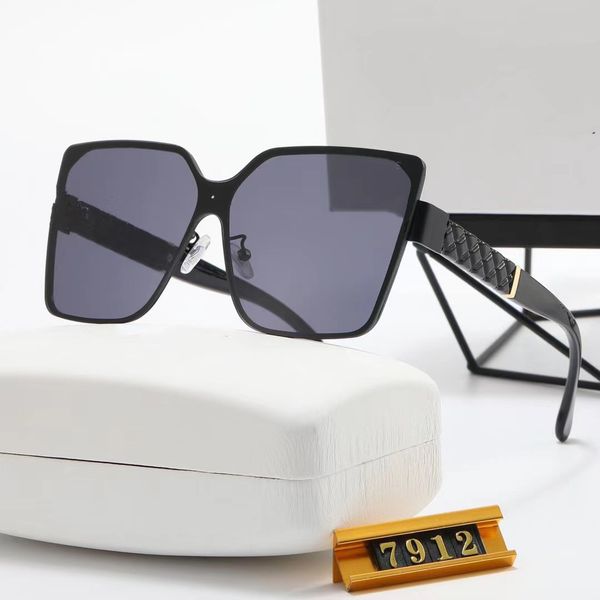 Оптовая торговая точка дизайнер -дизайнерские солнцезащитные очки оригинал для мужчин женщин UV400 Письма Поляризованные поляроидные линзы солнечный стеклянный водитель