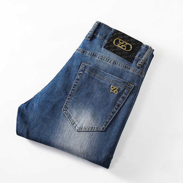 Jeans de jeans masculino Jeans de luxo Primavera e verão Lavagem fina elástica Versão coreana pequena Tubo reto Colo