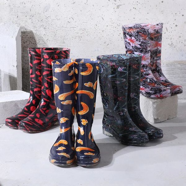 Резиновые сапоги Comemore Rainboots Женские высокие длинные сапоги Нескользящая водонепроницаемая обувь Резиновые сапоги Женские галоши до середины икры с модным принтом 231101