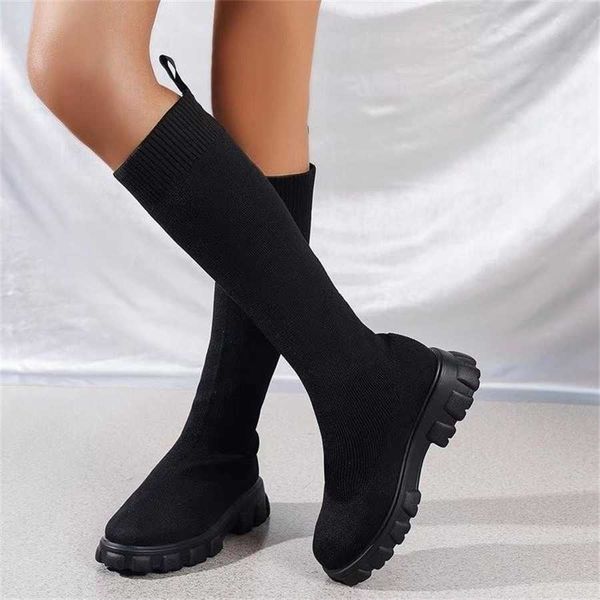 Bota de inverno Meias e botas na altura do joelho para mulheres novas botas de outono e inverno de um pé elásticas finas solas grossas botas altas de tamanho grande 221102