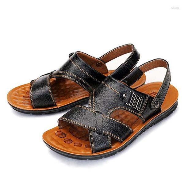 Sandálias 2023 verão homens couro casual e chinelos moda selvagem clássico praia sapatos vietnamita atacado