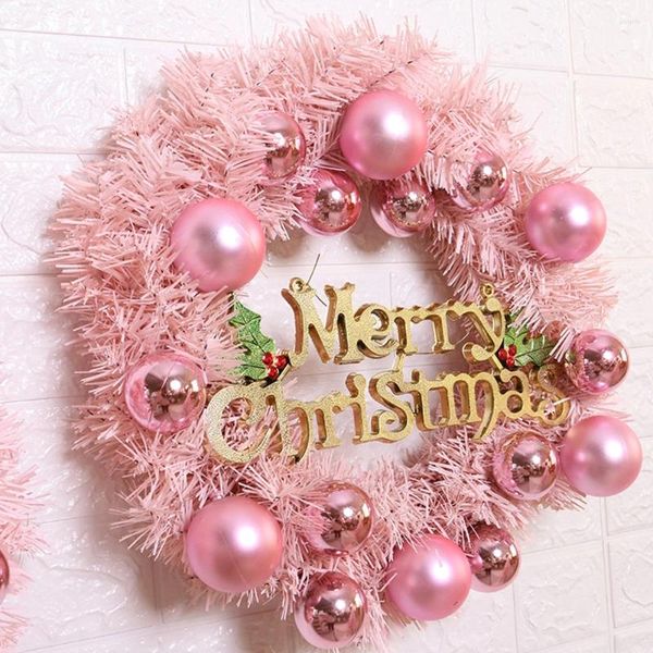Flores decorativas 11,8 polegadas rosa guirlanda de Natal em PVC Artidicial porta frontal com sinal feliz e ornamento de bolas fofo