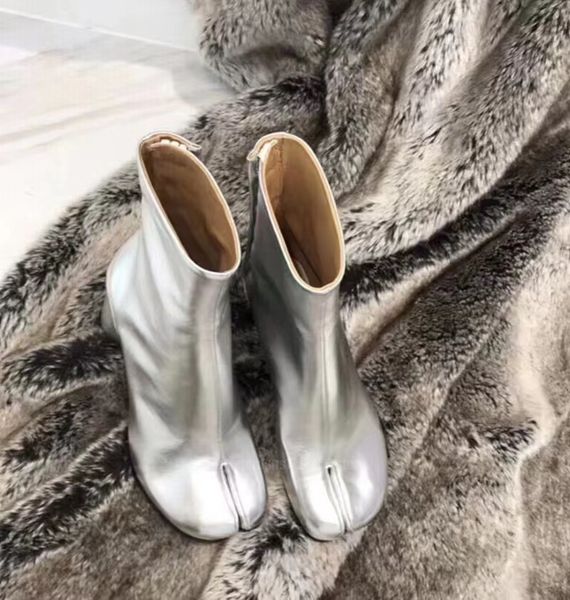 Diseñador tobillo ins moda botas con punta dividida botas tabi mujeres celebridad de Internet zapatos de pezuña de cerdo de tacón alto gris plateado botas de pezuña de caballo de tubo medio gris