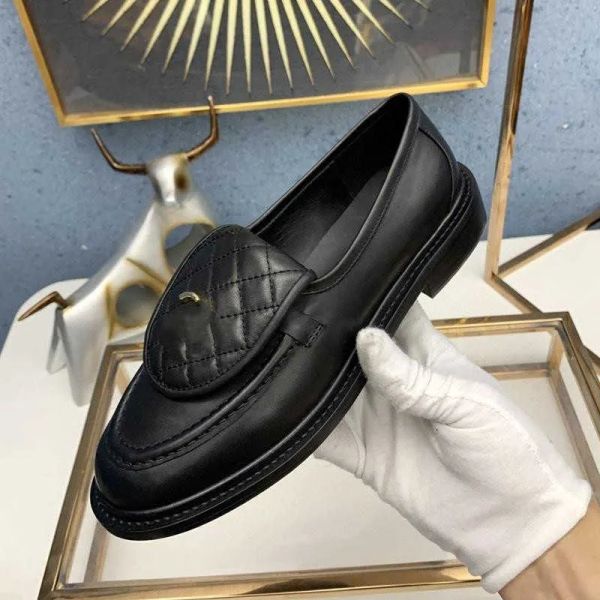Yeni Tasarımcı Elbise Ayakkabı Siyah Loafers Kadın Ekose Kaptan Platform Ayakkabıları Parlak Deri Ayakkabılar Chunky Spor Ayakkabı Buzağı Döşeme Ayakkabı Lüks Katırlar