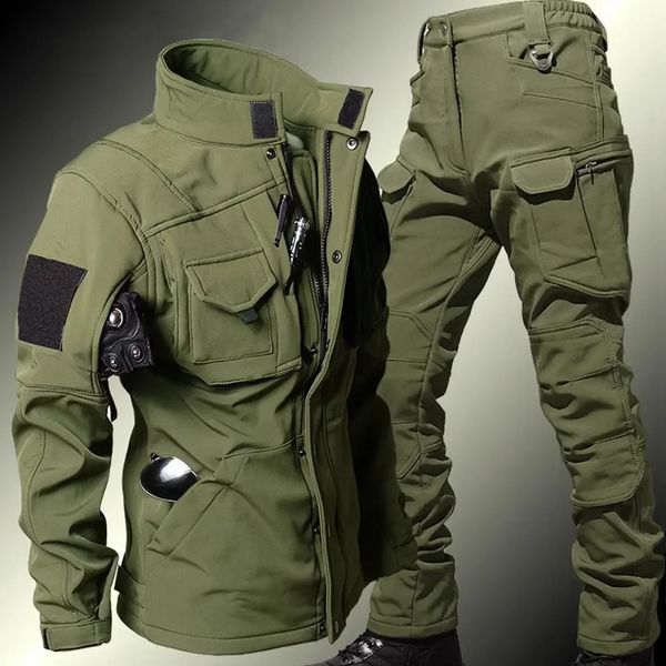 Tute da uomo Set tattici da uomo Inverno Pelle di squalo Tuta militare Soft Shell Giacche impermeabili antivento Pantaloni cargo in pile caldo Uniforme militare 231102