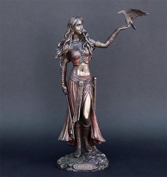 Statue in resina Morrigan La dea celtica della battaglia con la spada del corvo Statua con finitura in bronzo 15 cm per la decorazione domestica L9 2208176057208