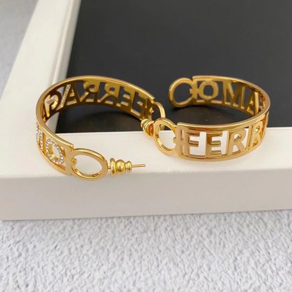 Marca de luxo letras ocas designer hoop huggie brincos mulheres meninas charme bling diamante elegante círculo 18k brincos de ouro brinco anéis de orelha jóias presente