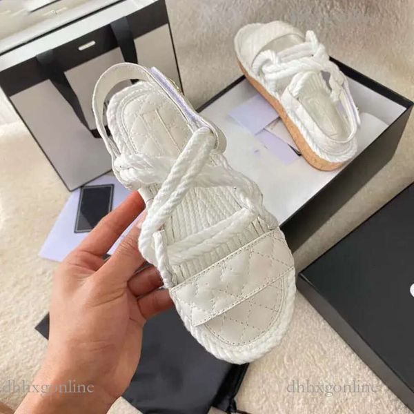 Kanal Sandalen Hausschuhe Echtes Leder Slide Coach Sandale Sandale Feragamo Slipper Chunky Heels Flacher Absatz Flip Flops für Frauen Gestreifter Strand Freizeit