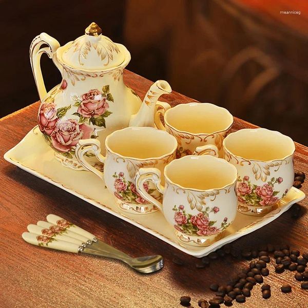 Set di articoli da tè Articoli da caffè Caffettiera in porcellana Tazze Set di vassoi Teiera in ceramica europea Tazza Bicchieri Tè pomeridiano El Cup