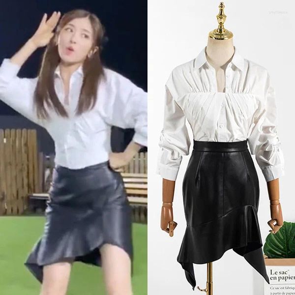 Abiti da lavoro Kpop Celebrità coreana Camicia bianca sexy a maniche lunghe con bottoni Nero Sottile Vita alta irregolare Gonne in pelle PU Donna Set due pezzi