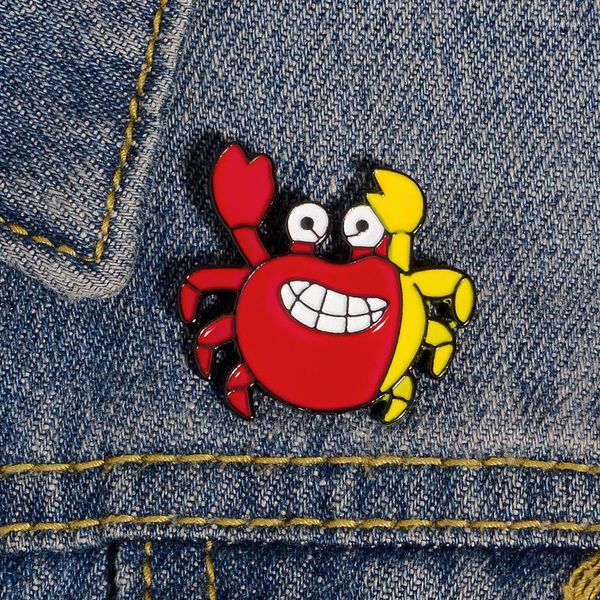 Broches Red Crab Pin Pin Pin Camisa de Badge de Animal Personalizada Lapel Fuckle Cartoon Funny Jewelry Gift for Kids Friends