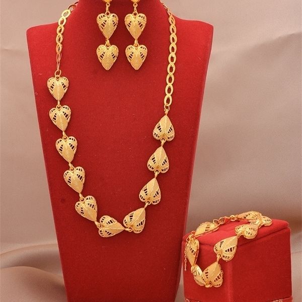 Conjuntos de joias de casamento Conjuntos de joias Dubai 24K banhado a ouro luxo presentes de casamento africanos pulseira de noiva colar brincos anel conjunto de joias para mulheres 231101