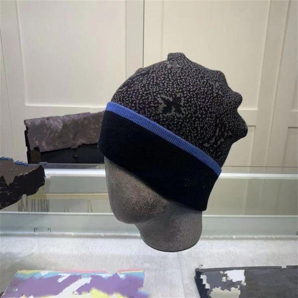 Beanie Skull Caps Cappelli invernali alla moda firmati da donna Cappello di lana lavorato a maglia Calore tutto-fiammifero con comoda palla di pellicciaBeanie S2748