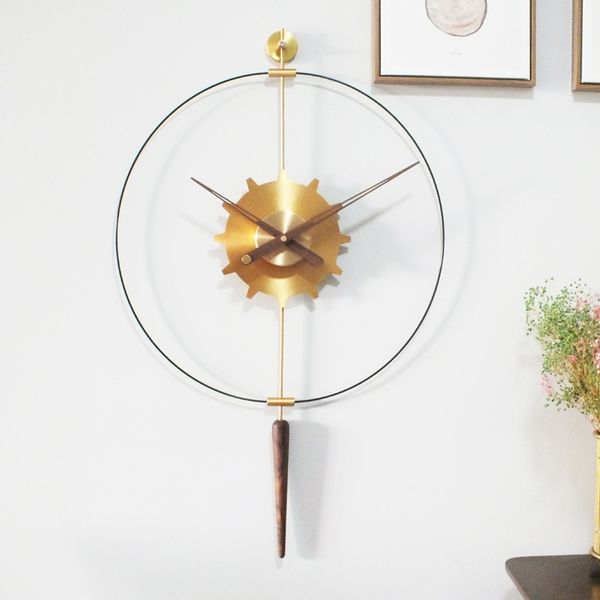 Decorazione minimalista nordica spagnola grande orologio da parete soggiorno Creativo muro di fondo moderno Orologio artistico muto a polo singolo con ingranaggio a giro singolo