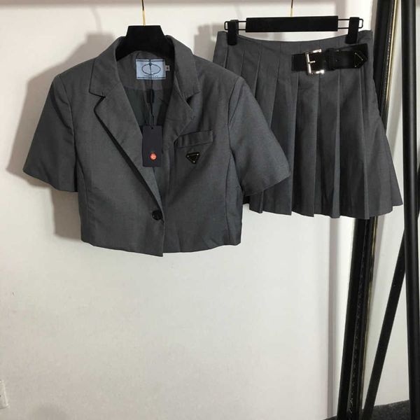 23ss set gonna abbigliamento donna firmato New suit lettera giacca corta giacca a vita alta pieghettata mezza gonna abito donna di alta qualità