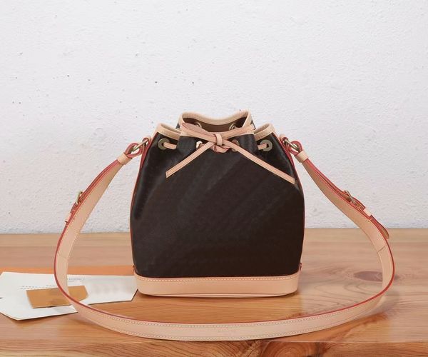 Designer Noe BB Bucket Bags Kalb Ledernähte Kordelbeutel Buchstaben und Blumendruck Canvas Handtaschen Gold Hardware Langes Gurt -Umhängetaschen Modepanzer