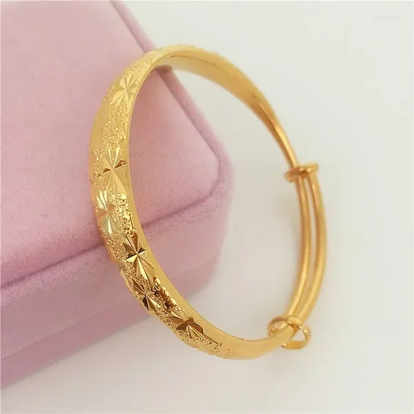 Bracciale rigido in oro duro Bracciale da donna in rame placcato solido addensato Largo volto lucido Il matrimonio con stelle a cielo pieno dura a lungo