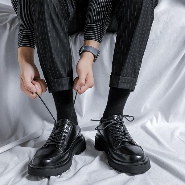 Scarpe eleganti Uomo Business Casual Giappone Coreano Streetwear Moda vintage Hipster Scarpa in pelle Uomo Sneakers Matrimonio