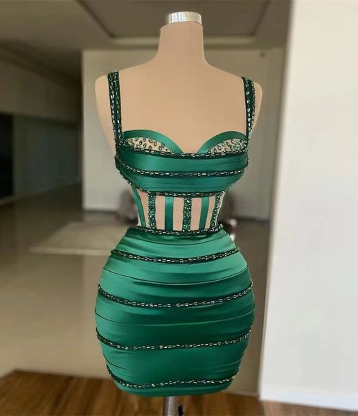 Vestido de cocktail verde escuro cristal baile de formatura vestido de festa plus size zíper nova formatura personalizada em linha reta sem mangas cetim rendas até plissado frisado espaguete