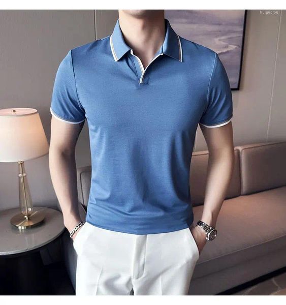 Polos masculinos estilo britânico com decote em V cor combinando mulberry seda lapela camiseta manga curta polo céu azul