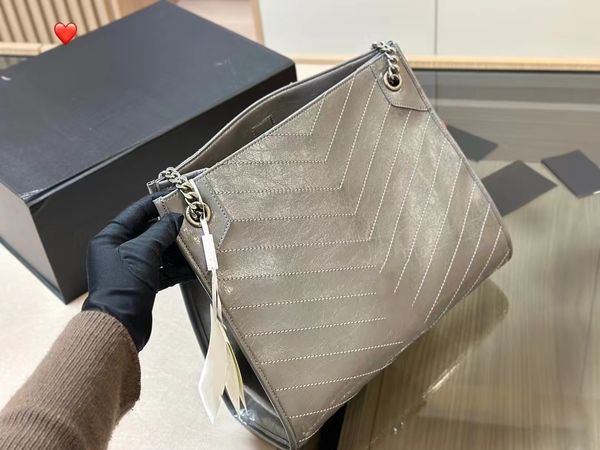 Borsa per la spesa dal design di lusso alla moda Borsa da donna Borsa a tracolla nera di grande capacità Borsa per pendolari con magnete sigillata Borsa alla moda in vera pelle