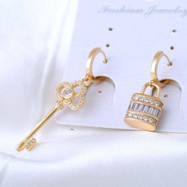 Brincos pendurados moda personalidade cobre brilhante zircão bloqueio chave assimétrica para mulheres requintado orelha gota luxo jóias presente de festa