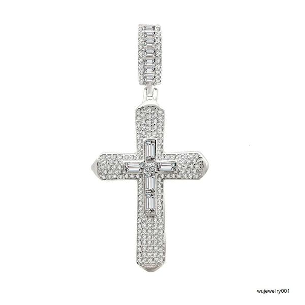 Gioielleria raffinata Collana con pendente a croce grosso in argento sterling 925 con pavé di zirconi per uomo