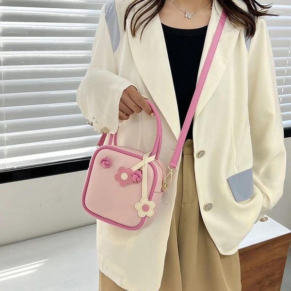 Sacos de noite Saco de menina bonito com alça curta crossbody para mulheres pequenas bolsas de designer de luxo bolsas femininas 2023 tendência bolsa de ombro