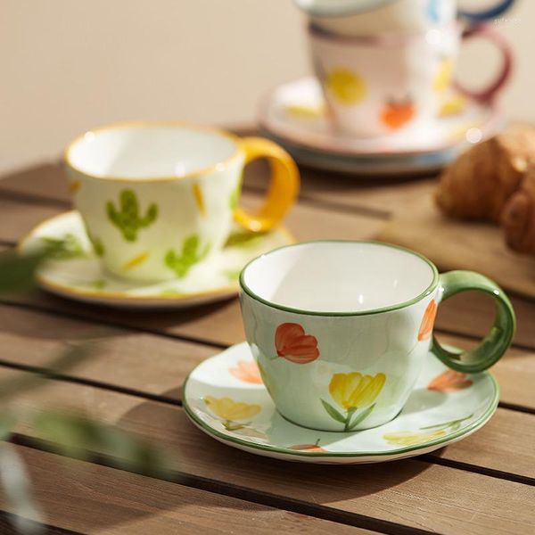 Tassen handbemalte Blume unregelmäßige Keramik Kaffeetasse Home Office Tasse mit Untertasse Frühstück Milch Saft Tee Griff Geschenk Mikrowelle