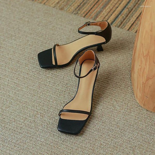 Sandálias femininas simples uma linha cabeça quadrada estilingue sapatos saltos finos elegante capa de couro macio fivela senhoras