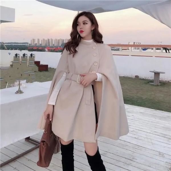 Misto lana da donna 2023 Autunno di alta qualità in panno di lana scialle mantello poncho con cintura da donna di media lunghezza coreano senza maniche cappotti casual da donna 231102